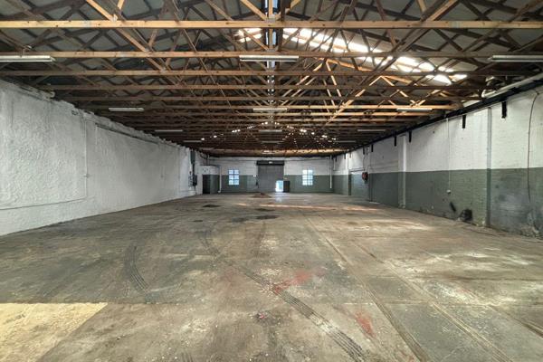 MAKE IT HAPPEN REAL ESTATE Presents this Spacious 3 phase power warehouse. Two roller ...