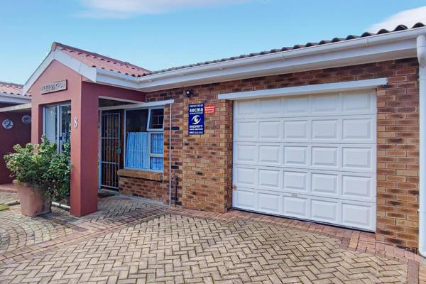 Discover your dream home just steps away from Franskraal&#39;s main beach! This stunning property features 4 spacious bedrooms and 3 modern bathrooms, including 2 en suites. The well-equipped kitchen is perfect for culinary ...