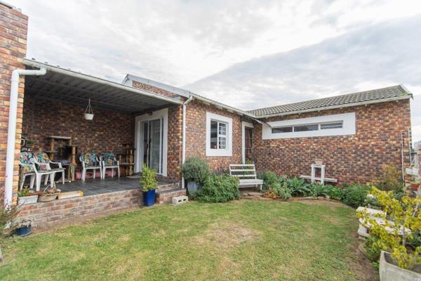 Have you been looking for a lock up and go house in Port Elizabeth?

Search no further than this comfortable house ideal for starting ...