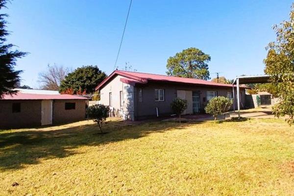 This well-kept home in Meyerton Central is the perfect blend of comfort and practicality, ideal for family living. Step inside to a ...