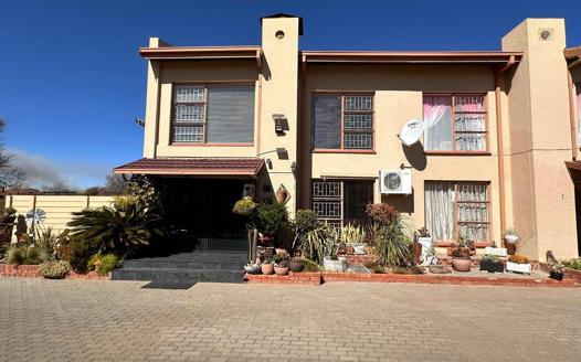 3 Bedroom Townhouse for sale in Flamingo Park