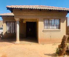 House for sale in Vosloorus Ext 10