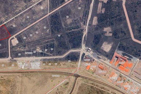 This expansive 7973 sqm plot is strategically located along the primary route linking Langebaan, Vredenburg, and Saldanha, providing ...