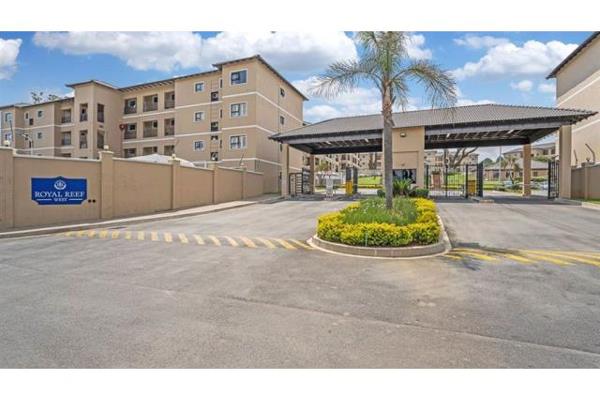 A beautiful and spacious 3rd floor apartment to let in Lilianton, Boksburg, next to the ERPM Golf Course.

This apartment is a 2 Beds 1 ...