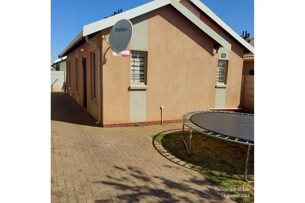 three bedroom house for sale in sky city Alberton.Sky city is a well developing township which consists of a mall ,private school and ...