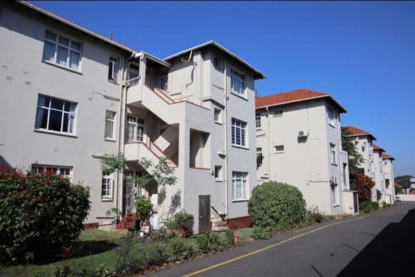 Spacious 47 smq bachelor unit in Bulwer Glenwood with modern features. Separate bathroom and toilet. Enjoy added privacy and ...