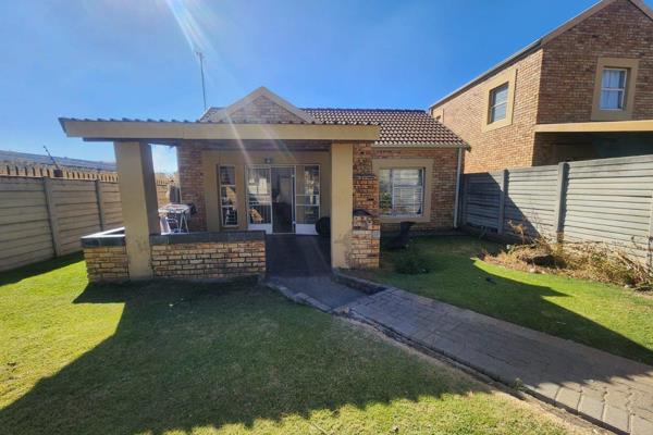 Offering 2 tiled bedrooms with built in cupboards, 1 tiled bathroom, open plan tiled lounge and kitchen with extra cupboard space and ...