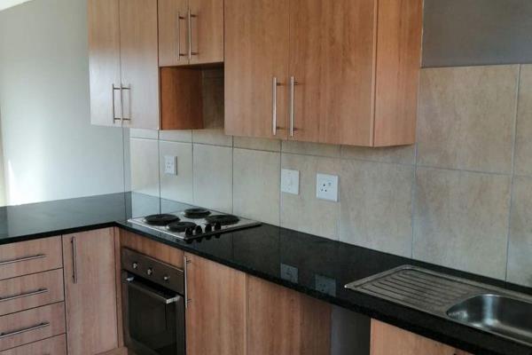 Bachelor flat to rent in Annlin in Kingfisher complex on the thrid floor it is a one room for bedroom and lounge with build in ...