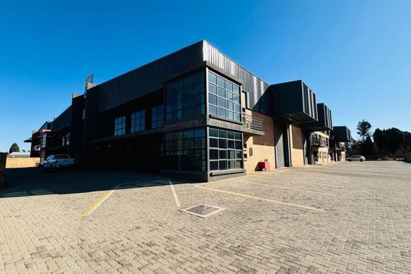 A grade, modern industrial unit available for occupation. This neat and spacious ...