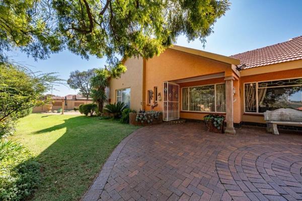 Situated on a 1,696sqm stand in the picturesque and well established safe neighborhood Mondeor. The Main house 3-bedroom, 2-bathroom ...