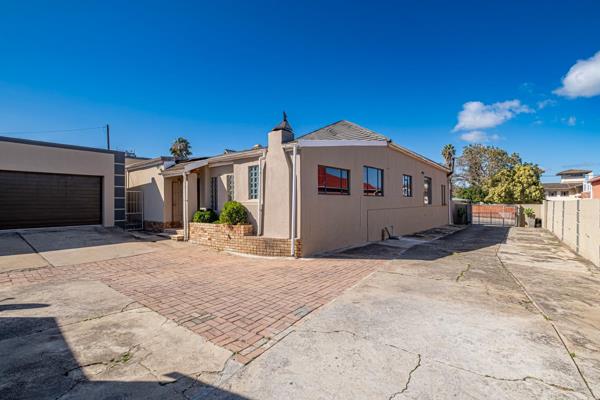 Exclusive Dual Mandate.

Situated in the heart of Uitenhage Central, 7 Victoria Street ...