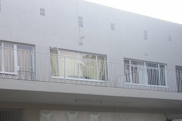 1 Bedroom flat Available to rent from – 1 November 2024
Rental: R2870 per month
Has own ...