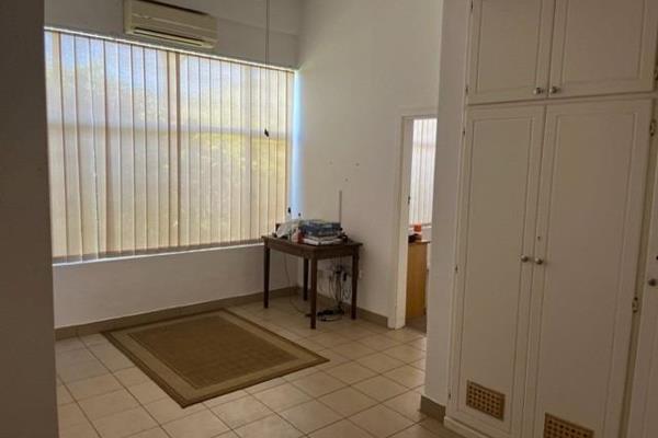 Lovely ground floor 1 bedroom unit with shower bathroom and separate lounge and kitchenette. BIC, aircon and ceiling fan. Communal ...