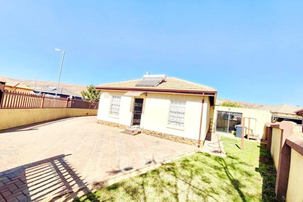 ***** EXCLUSIVE MANDATE *****

Easily accessible to public transport, on the main street, this immaculate house boasts with the ...