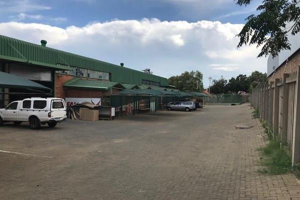 Warehouse with offices to let in Hilton - FS, Bloemfontein
Reception 
1 offices 
2 sets ...