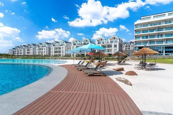 Say hello to luxury beach living in Waterfall City - secure this exclusive penthouse apartment and experience beach living in waterfall ...