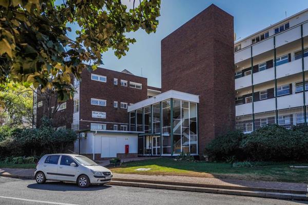 Kent Place South is a well located apartment block in one of Joburg’s quietest and  leafiest suburbs! Birdhaven is close to the M1 ...