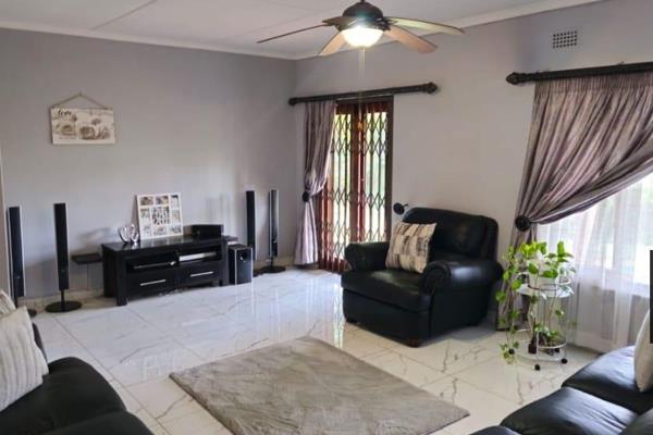 3 Gorgeous bedroom in  Nyala Park Empangeni

Lovely 3 bedroom home features a space master suit with an en-suite complemented  by a ...