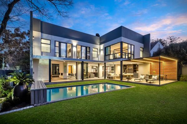 Inviting offers from R9 900 000

&quot; Forever Modern &quot; Luxury unfolds in its most functional form...Flowing from the impressive ...