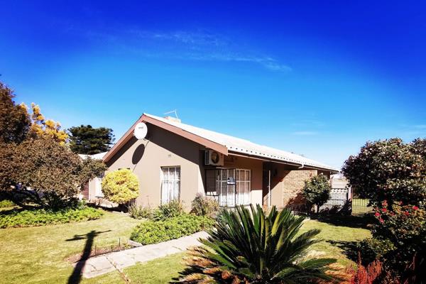 Exclusive Sole Mandate

This home is located in Worcester West, Worcester, Western Cape, and is a spacious family residence situated on ...