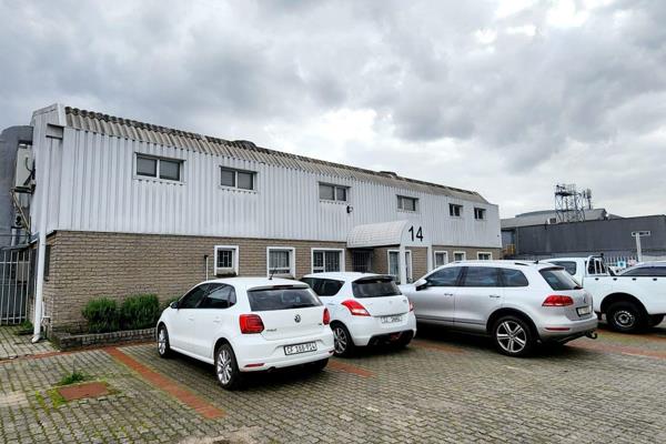 This fully furnished office space on De Vreugde Crescent in Paarl offers a professional ...