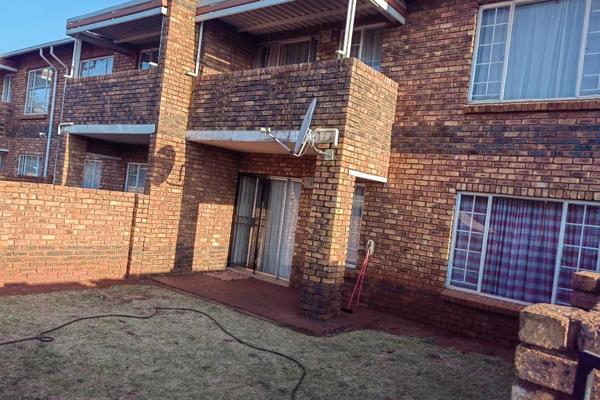 This awesome property is situated in the northern side of Pretoria, in as small suburb Clarina. The property is a ground unit with the ...