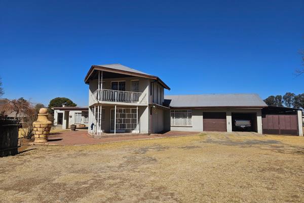 Beautiful smallholding 
main house has 3 bedrooms,2 bathrooms ,3 living areas
swimming ...