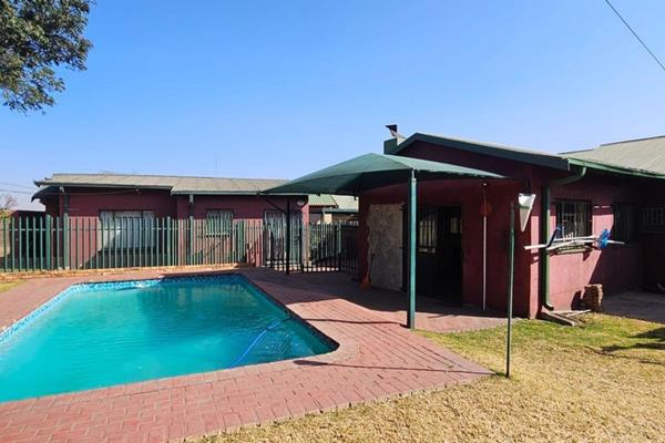 Located in the sought-after Witbank ext 20 that borders Del Judor Ext 1, this spacious family home is ideally situated near Patriot ...