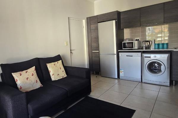 Modern Unit, top floor available 1 September.

Unit comes with washing machine, fridge, dishwasher and dryer. Upmarket kitchen and ...