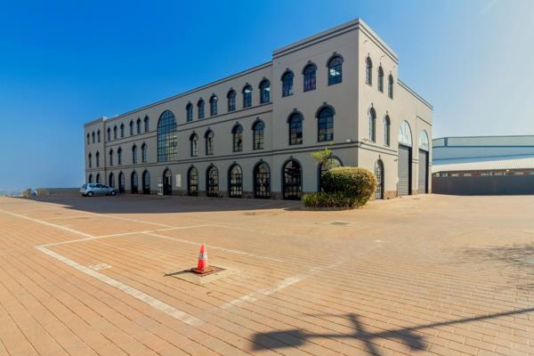 Prime commercial property located in Grand Central Midrand  comprising of 
-  Double volume Warehouse,
- Offices just under 1600m2 ...