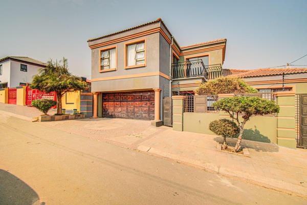 Reduced from  r1350 000.00 and now  r1250 000.00

Double Storey 3 and Half Bedroom House (Pre-Paid Electricity) with 2.5 Bathrooms ...