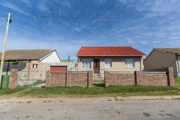 Kennedy Crescent, Bethelsdorp Ext. 21
This well-maintained home offers 3 bedrooms, a ...