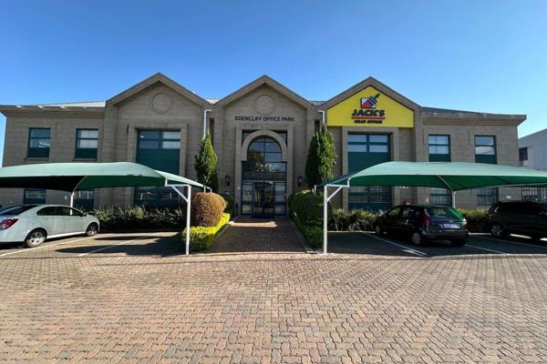 This first floor unit measuring, 1070sqm is available to Let immediately.  The offices towards the left are spacious with excellent natural lighting.  The property has a back-up generator and intercom system at the main gate.  ...