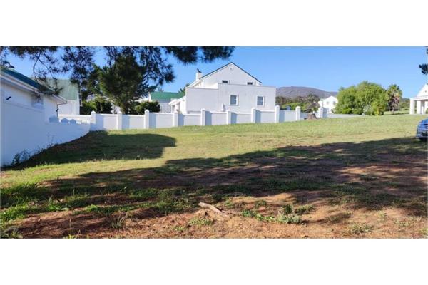 Discover an exceptional opportunity with this newly listed vacant land at Theewaterskloof Country Estate, Western Cape, South Africa. ...