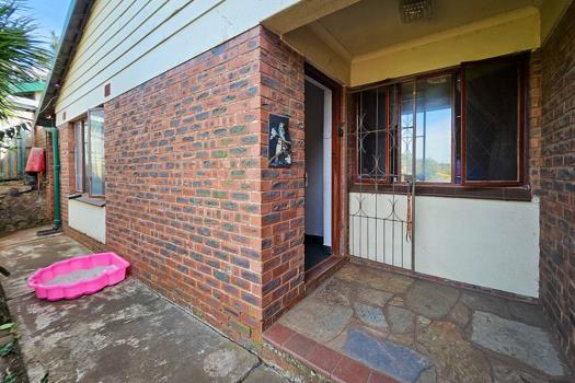 3 Bedroom Townhouse for sale in Amanzimtoti