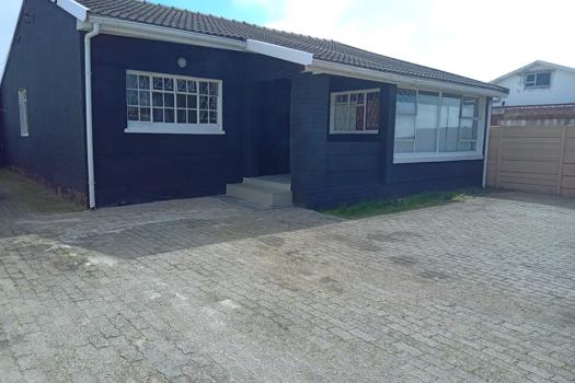 3 Bedroom House for sale in Lansdowne