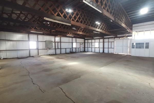 Discover a spacious 455 square meter open-plan warehouse available for rent in the bustling industrial area of Klerksdorp. This ...