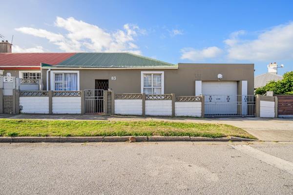 This beautifully renovated home is waiting for new owners!!

It offers an entrance hall, lounge, beautifully fitted kitchen with lots ...