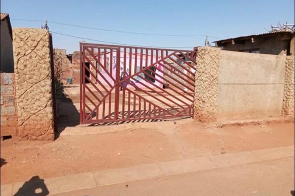 A huge vacant Land with a room and shack For Sale in Sunrise view Katlehong.
The vacan&#39;t land is 300sqm with the small house . ...