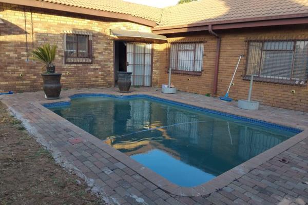 **Discover Your Dream Home in Tasbet Park Ext 2, Witbank!**

Welcome to this stunning 4-bedroom Freehold residence, where comfort meets ...