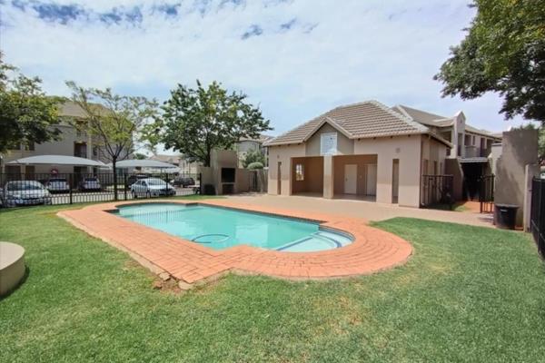 This immaculate ground floor Bachelor unit is
located in the heart of Klipoortjie Parkview complex (Boksburg) 

Pool and  braai area in ...