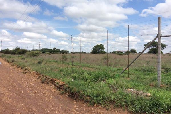 An Amazing opportunity to start a new life with a beautiful view. This 8.75 small holding is fully electric fenced and has 3 boreholes ...