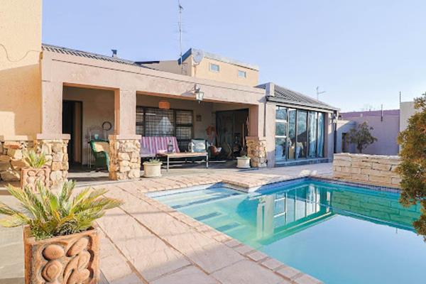 **Charming Family Home for Sale in Bushkoppies**

Discover the perfect blend of comfort and style in this stunning 4-bedroom home ...