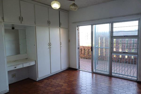 Clean, very secure single large room suitable for one person only.
No overcrowding. No ...