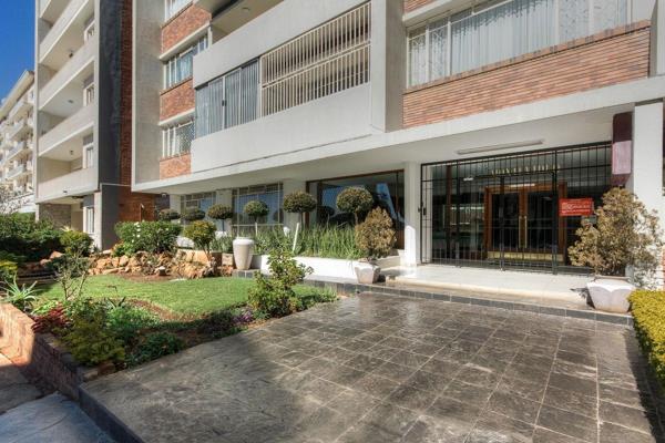 165SQM Apartment.

Lobby;
Open-plan Lounge and Dining room;
Kitchen;
3 Bedrooms;
2 Bathrooms;
Study;
Balcony;
1 Parking Bay ...