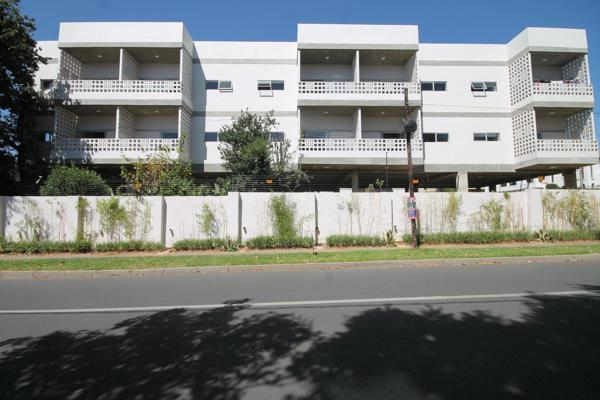 Apartment in complex situated on the border of Houghton and Norwood.

Open-plan lounge and kitchen. 2 Bedrooms and 1 ...