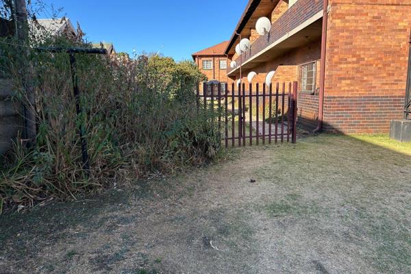 Well secured &amp; in close proximity to Springs Central &amp; golf course.

Total monthly income of R39 550. Fixed charge of R11900 ...