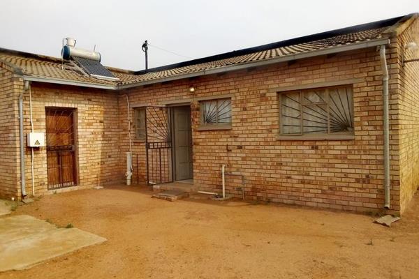 Charming Facebrick Home for Sale in Mid-Ennerdale_

Price: R400,000_

Discover this delightful 2-bedroom facebrick house, perfectly ...