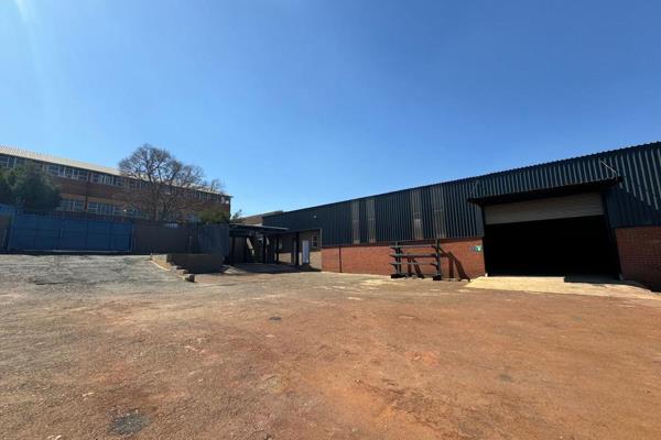 This warehouse in Industria North presents an exceptional opportunity for businesses ...