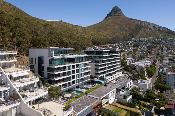 Discover the epitome of elegance in this stunning 2-bedroom apartment, perfectly situated on the border of Fresnaye and Bantry Bay ...